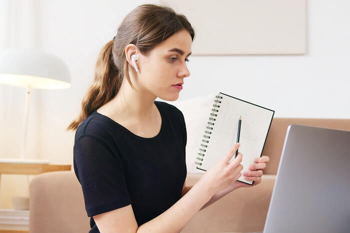 how to hold a webinar